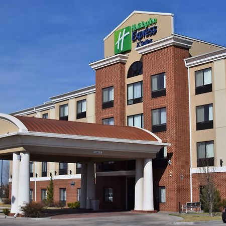 Holiday Inn Express Pratt By Ihg Eksteriør billede