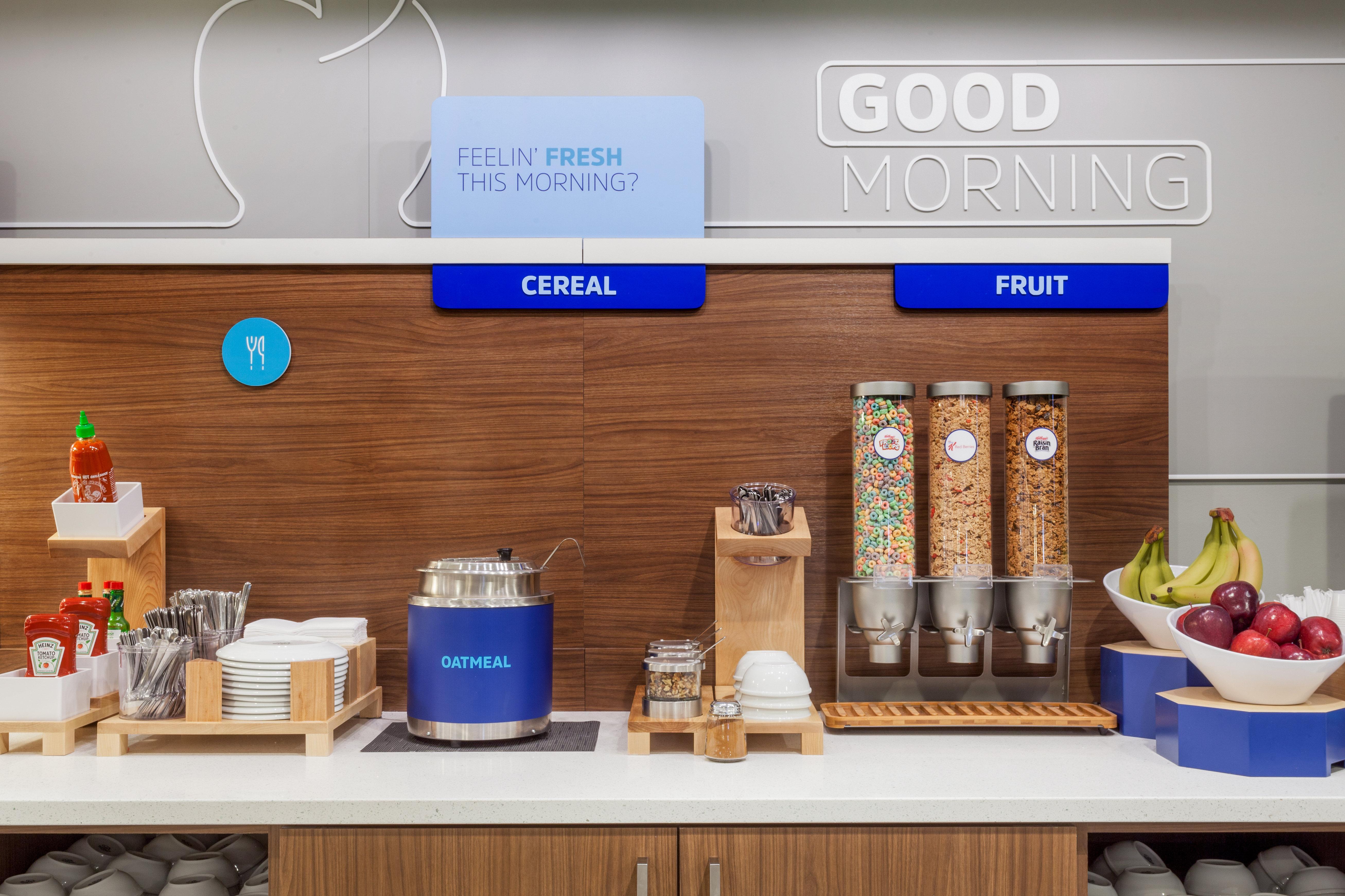 Holiday Inn Express Pratt By Ihg Eksteriør billede